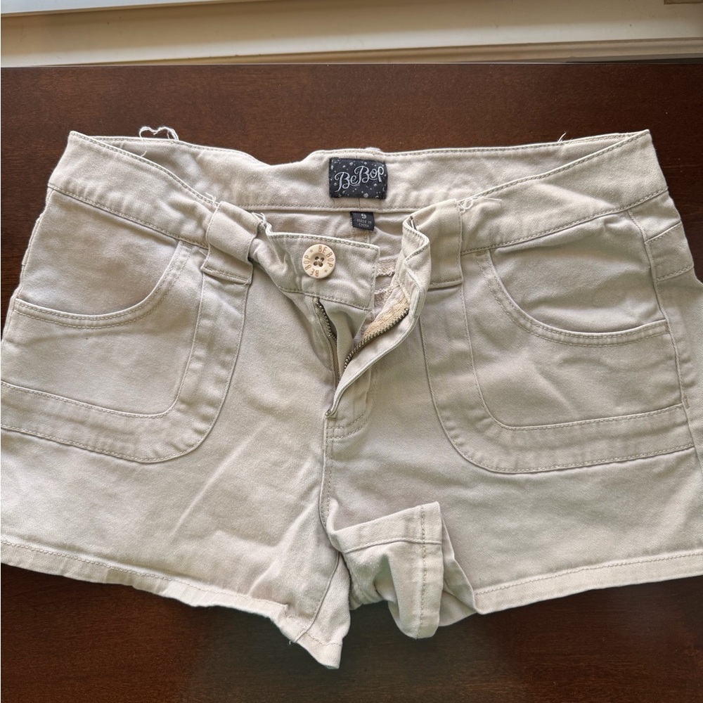 BeBop Women's High Waist Cream Shorts